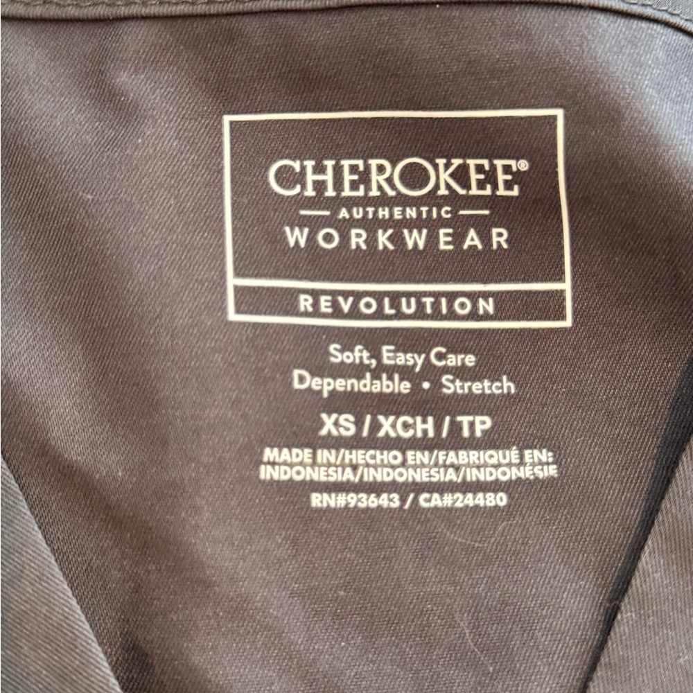 Women’s Cherokee Workwear Revolution Charcoal Grey Scrub Top - XS - Picture 2 of 4